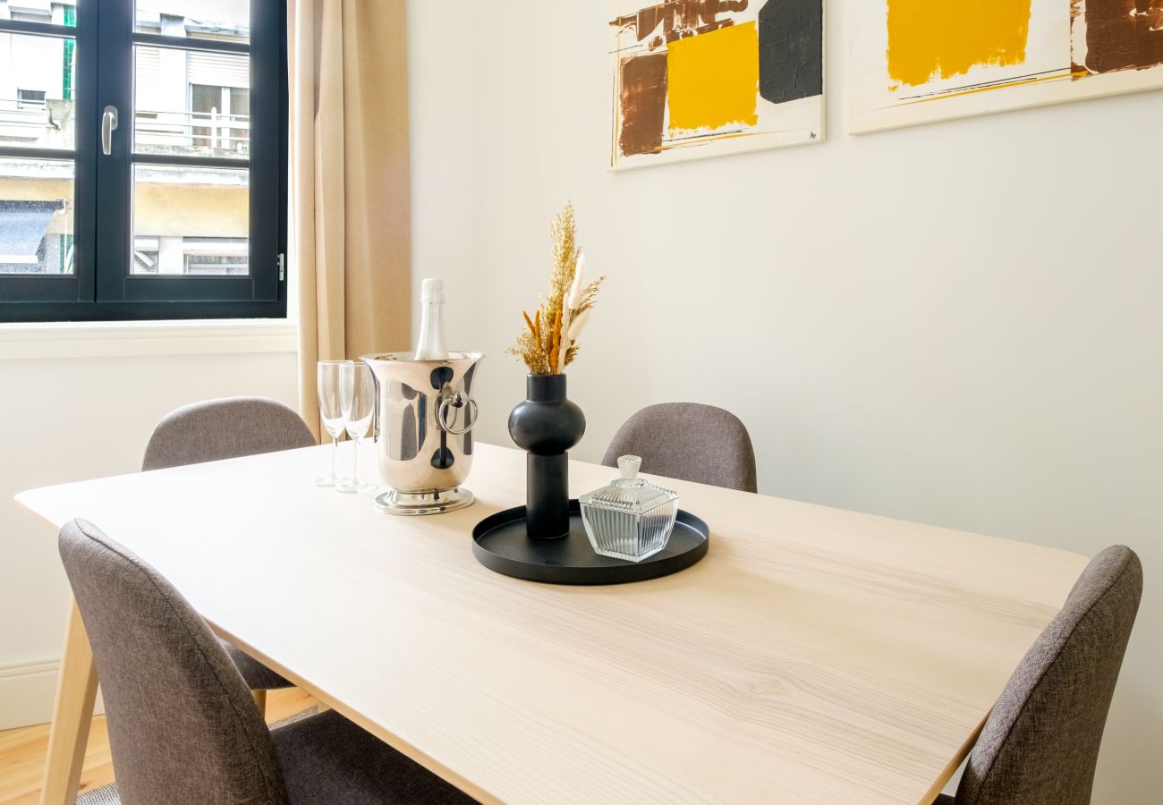 Apartamento em Porto - Art Deco 11 Luxury 2BR Apartment Downtown Metro AC
