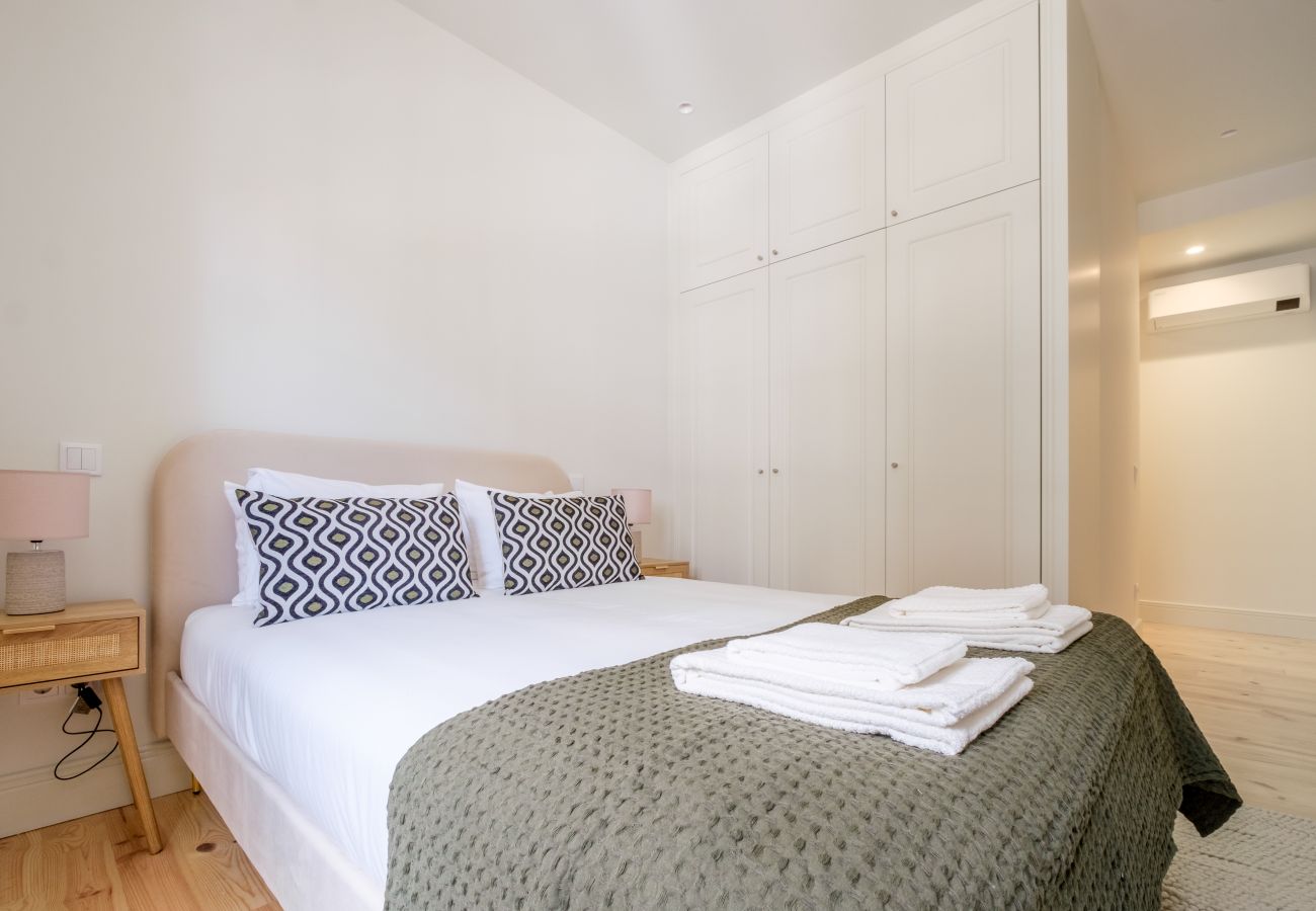 Apartamento em Porto - Art Deco 11 Luxury 2BR Apartment Downtown Metro AC
