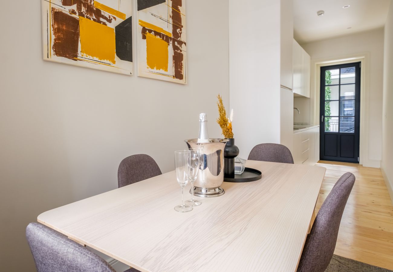 Apartamento em Porto - Art Deco 11 Luxury 2BR Apartment Downtown Metro AC