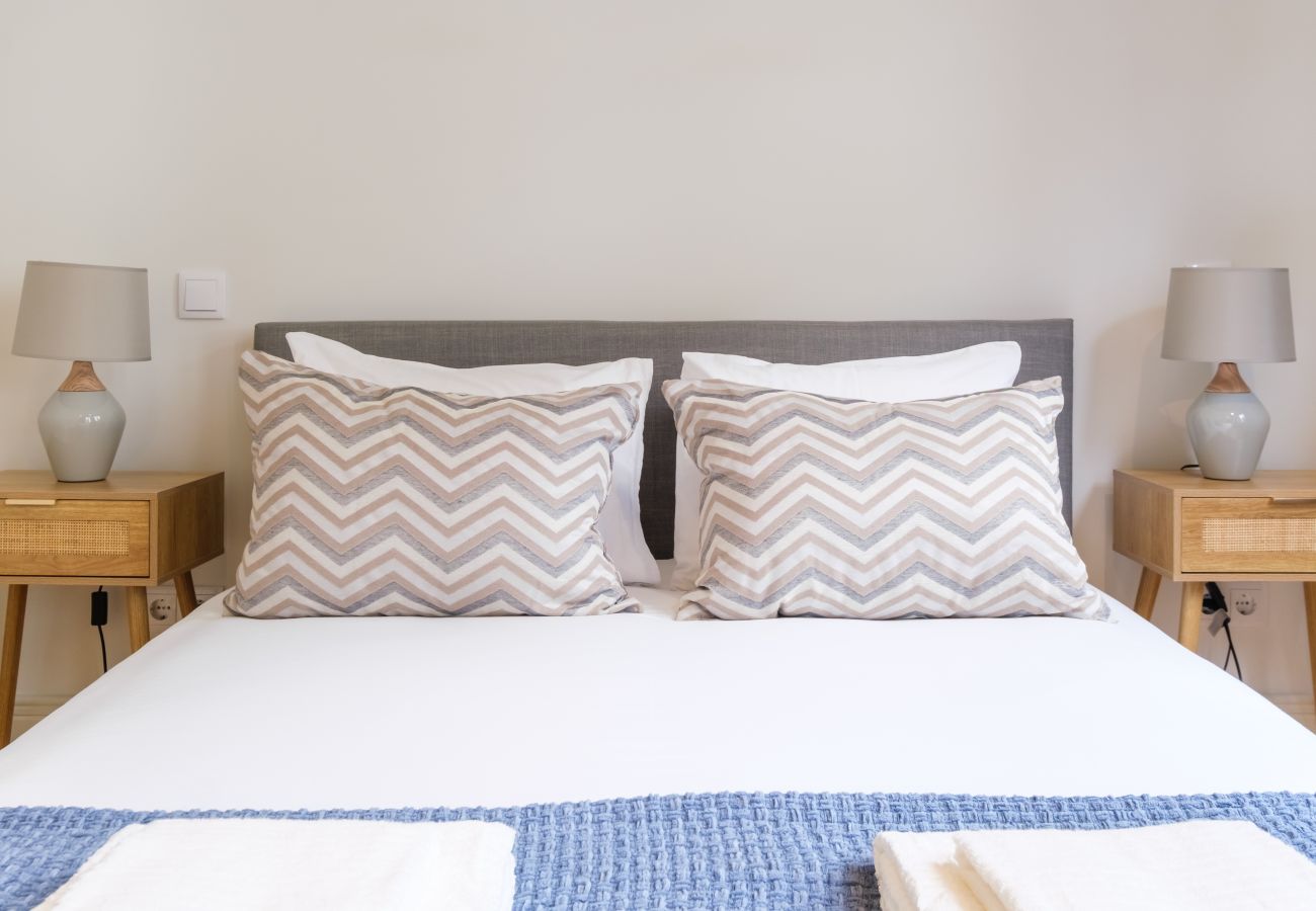 Apartamento em Porto - Art Deco 21 Luxury 2BR Apartment Downtown Metro AC