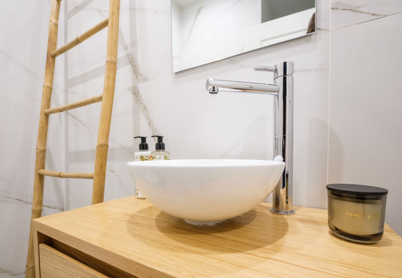 Apartamento em Porto - Art Deco 21 Luxury 2BR Apartment Downtown Metro AC