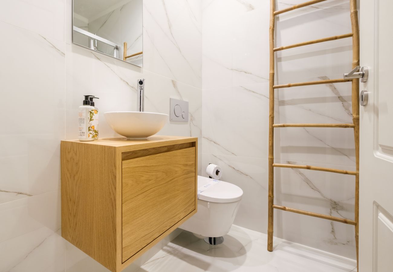 Apartamento em Porto - Art Deco 21 Luxury 2BR Apartment Downtown Metro AC