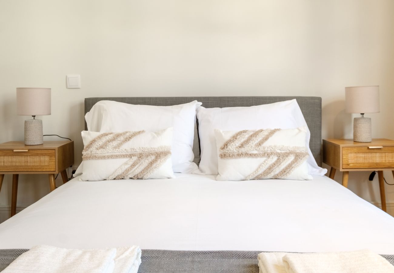 Apartamento em Porto - Art Deco 31 Luxury 2BR Apartment Downtown Metro AC