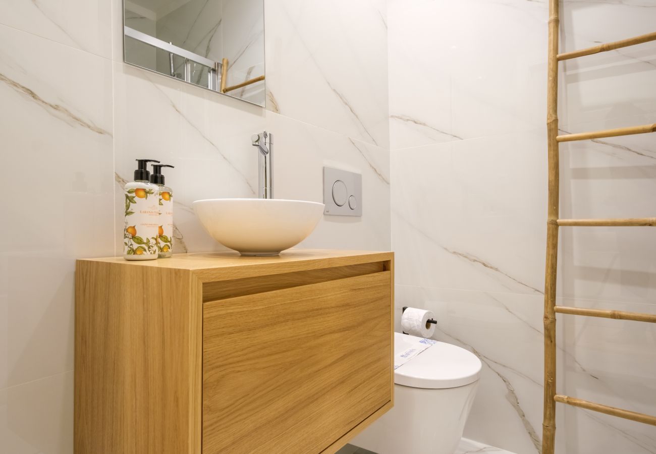 Apartamento em Porto - Art Deco 31 Luxury 2BR Apartment Downtown Metro AC