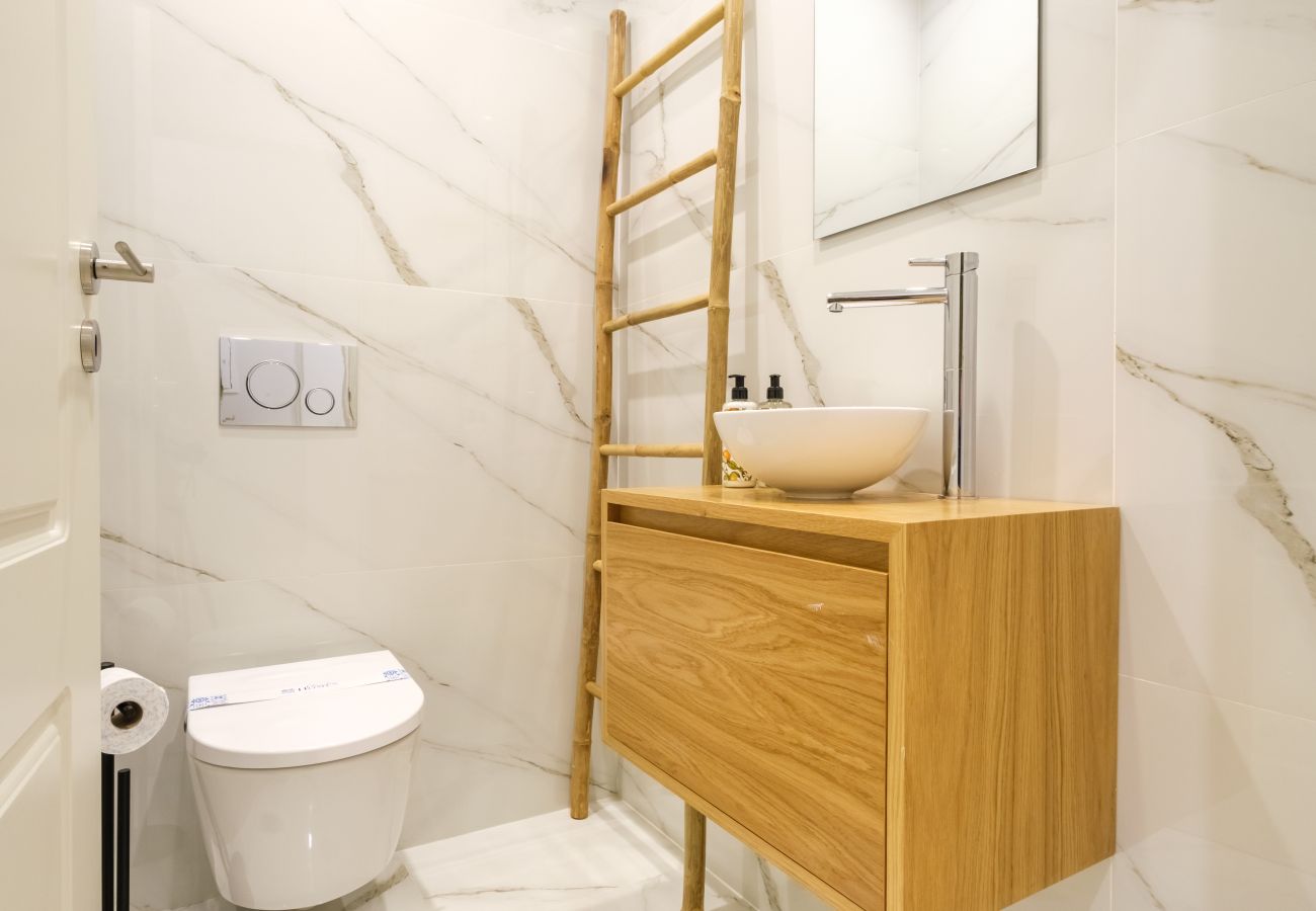 Apartamento em Porto - Art Deco 31 Luxury 2BR Apartment Downtown Metro AC
