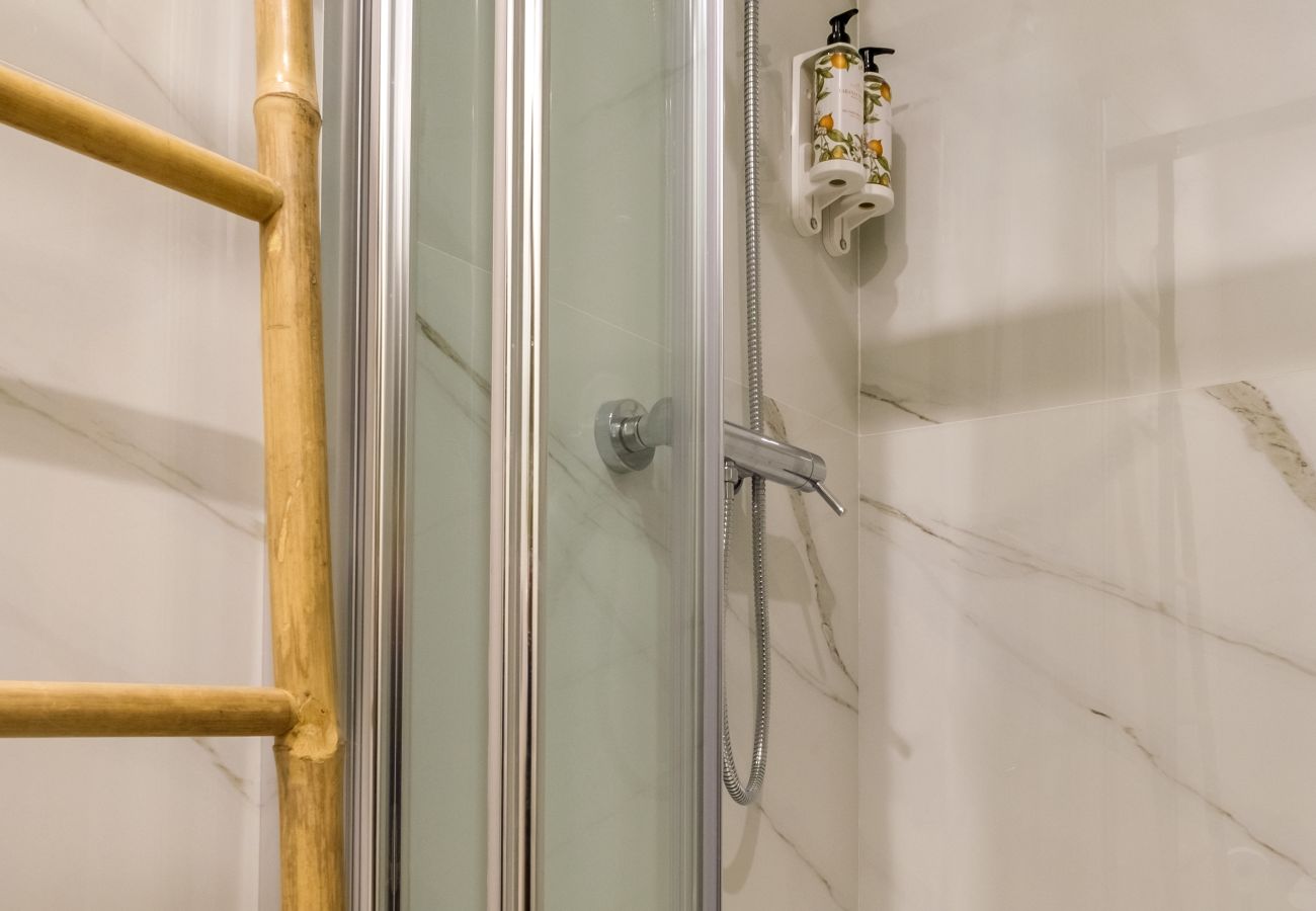 Apartamento em Porto - Art Deco 31 Luxury 2BR Apartment Downtown Metro AC