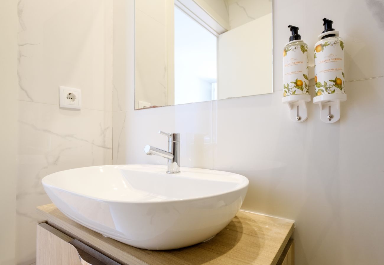 Apartamento em Porto - Magnolia 5 Luxury with AC Metro Downtown Porto