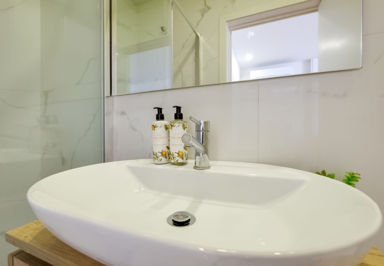 Apartamento em Porto - Magnolia 3 Luxury with AC Metro Downtown Porto