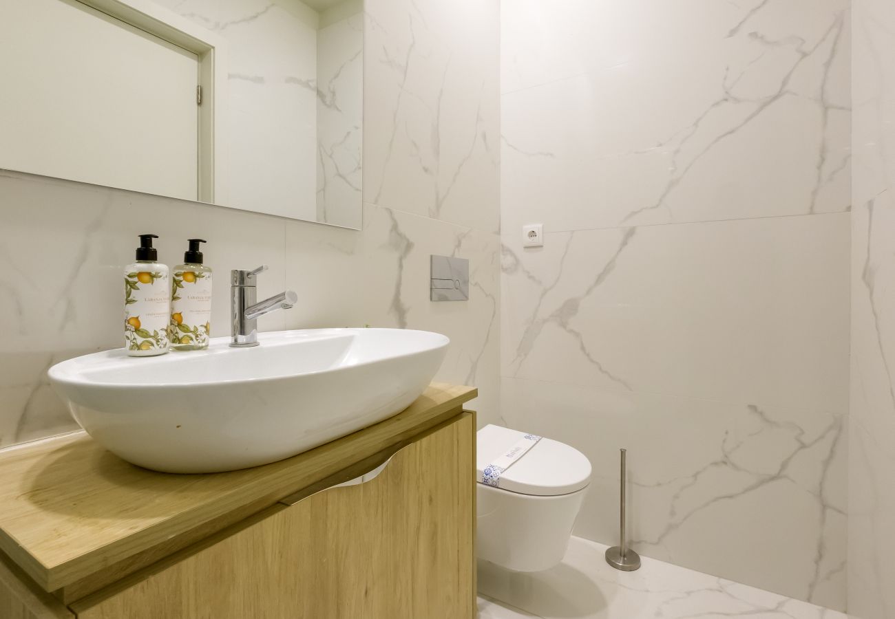 Apartamento em Porto - Magnolia 3 Luxury with AC Metro Downtown Porto