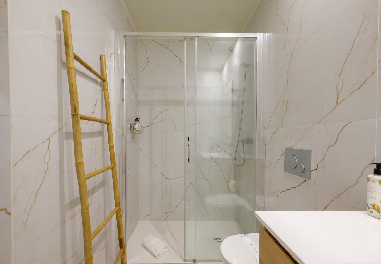 Apartamento em Porto - Luxury Style 8 with A/C Downtown Porto near Metro