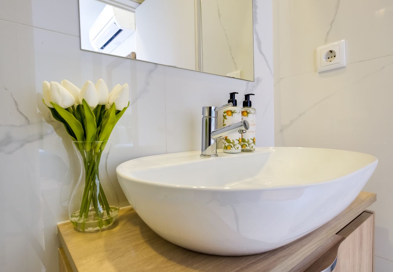 Apartamento em Porto - Magnolia 6 Luxury with AC Metro Downtown Porto