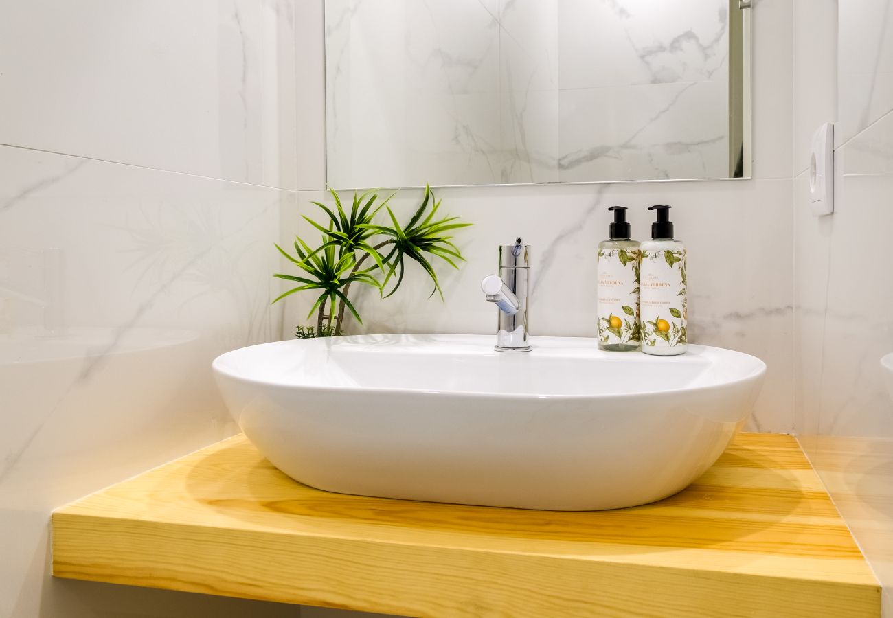 Apartamento em Porto - Magnolia 6 Luxury with AC Metro Downtown Porto