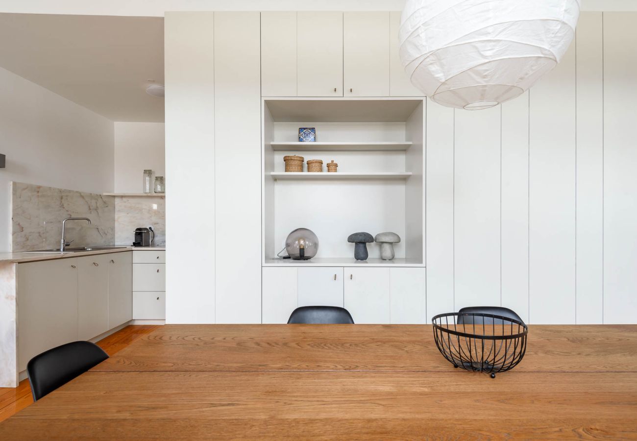 Apartamento em Porto - White Lotus | Luxury 2BR with AC Downtown Porto