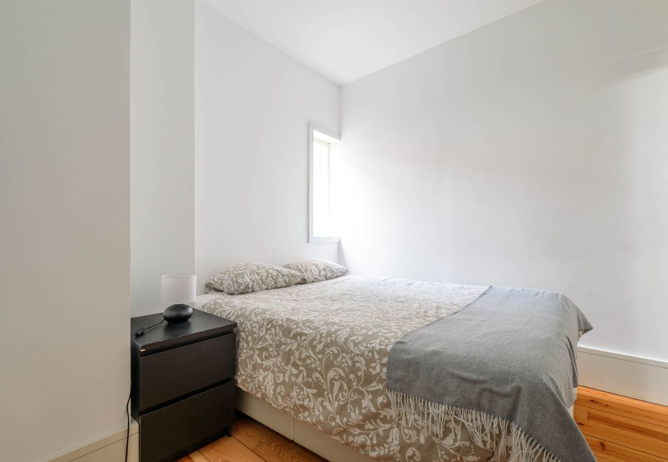 Apartamento em Porto - White Lotus | Luxury 2BR with AC Downtown Porto