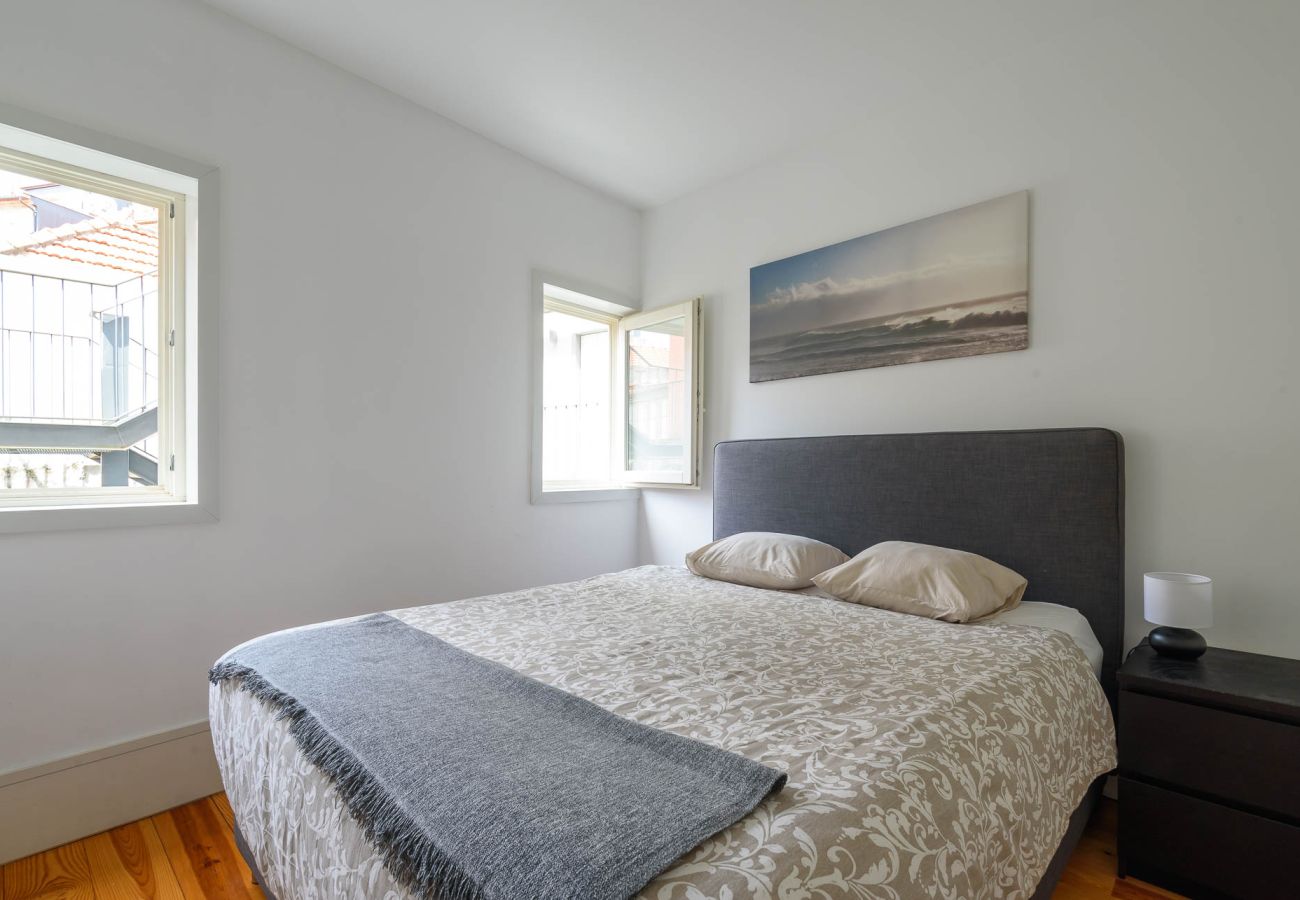 Apartamento em Porto - White Lotus | Luxury 2BR with AC Downtown Porto