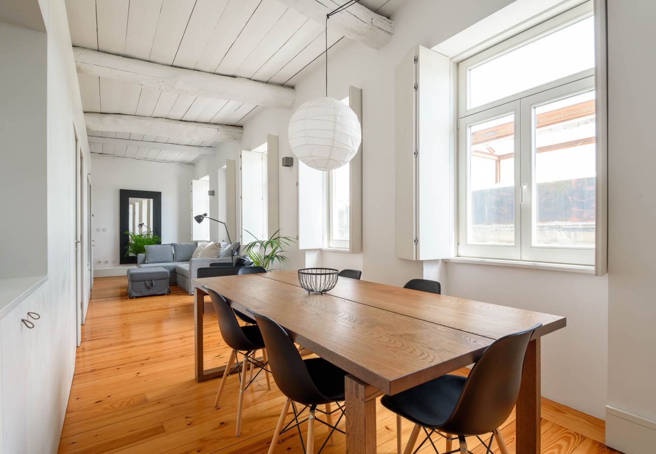 Apartamento em Porto - White Lotus | Luxury 2BR with AC Downtown Porto