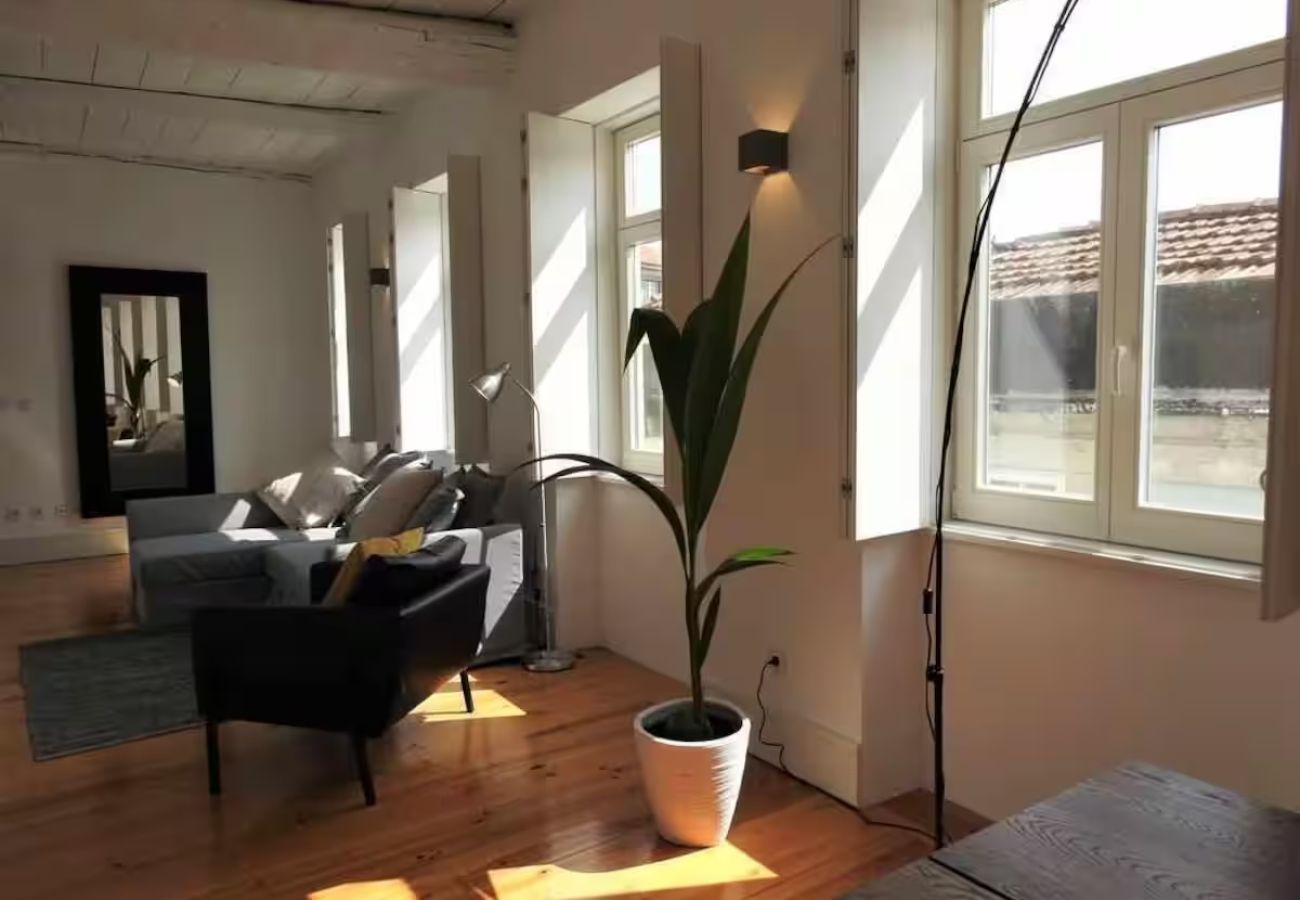 Apartamento em Porto - White Lotus | Luxury 2BR with AC Downtown Porto