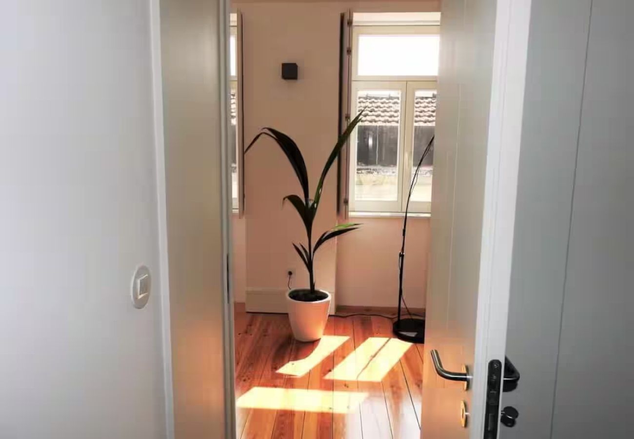 Apartamento em Porto - White Lotus | Luxury 2BR with AC Downtown Porto