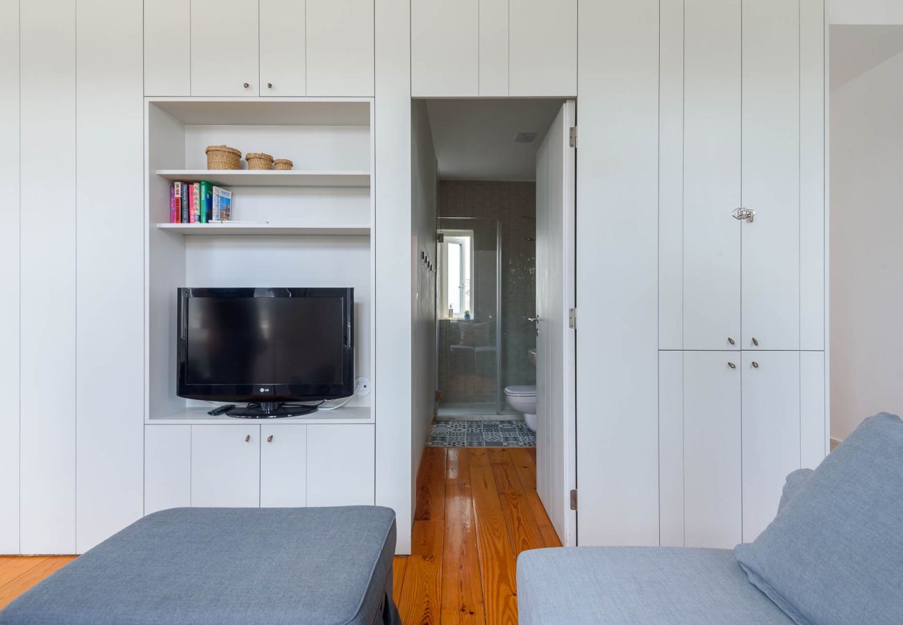 Apartamento em Porto - White Lotus | Luxury 2BR with AC Downtown Porto