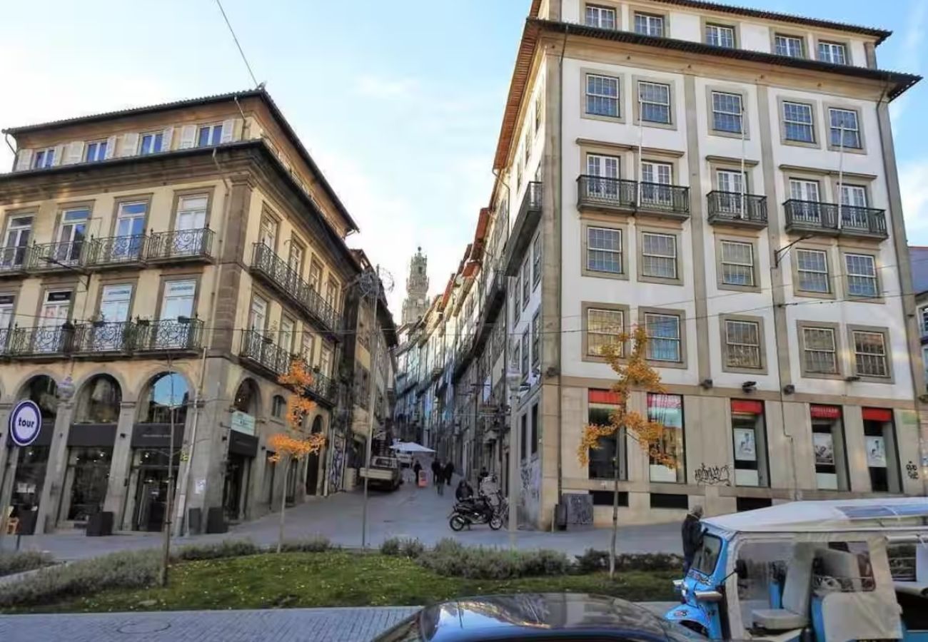 Apartamento em Porto - White Lotus | Luxury 2BR with AC Downtown Porto