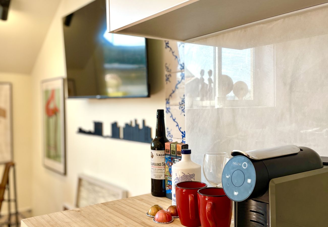 Apartamento em Porto - Elegant Sunlit Loft in the trendy heart of Porto!