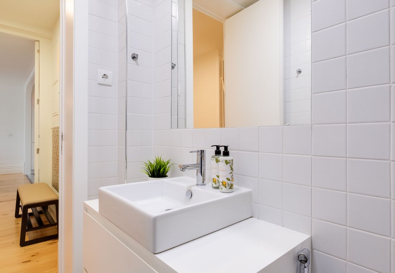 Apartamento em Porto - Cedofeita Balcony Apartment W/ AC Downtown