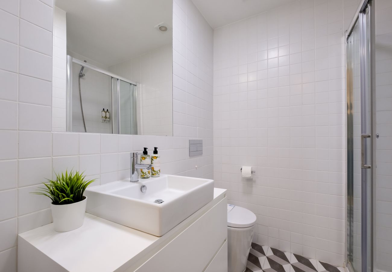 Apartamento em Porto - Cedofeita Balcony Apartment W/ AC Downtown