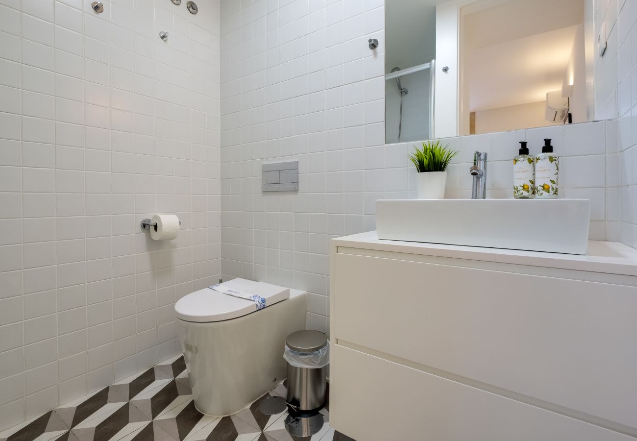 Apartamento em Porto - Cedofeita Balcony Apartment W/ AC Downtown