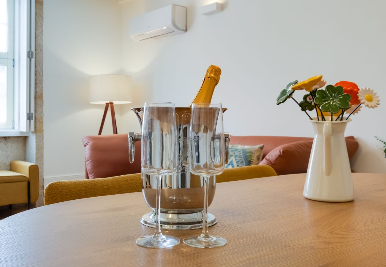 Apartamento em Porto - Cedofeita Balcony Apartment W/ AC Downtown