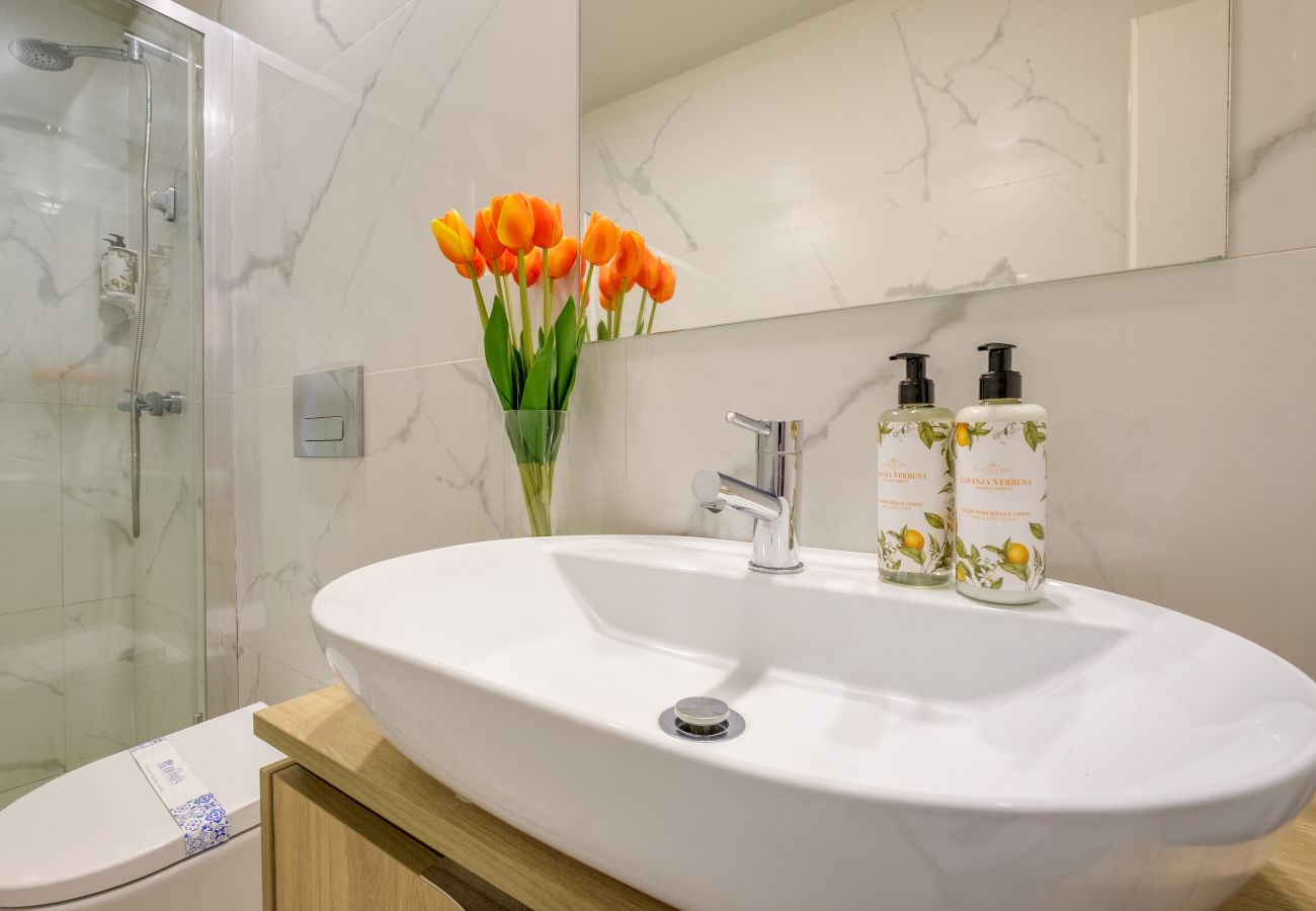 Apartamento em Porto - Magnolia 2 Luxury with AC Metro Downtown Porto