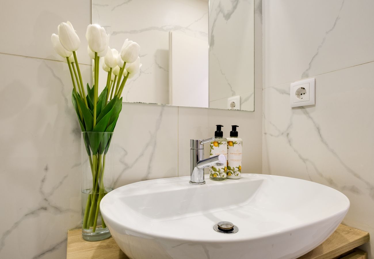 Apartamento em Porto - Magnolia 4 Luxury with AC Metro Downtown Porto