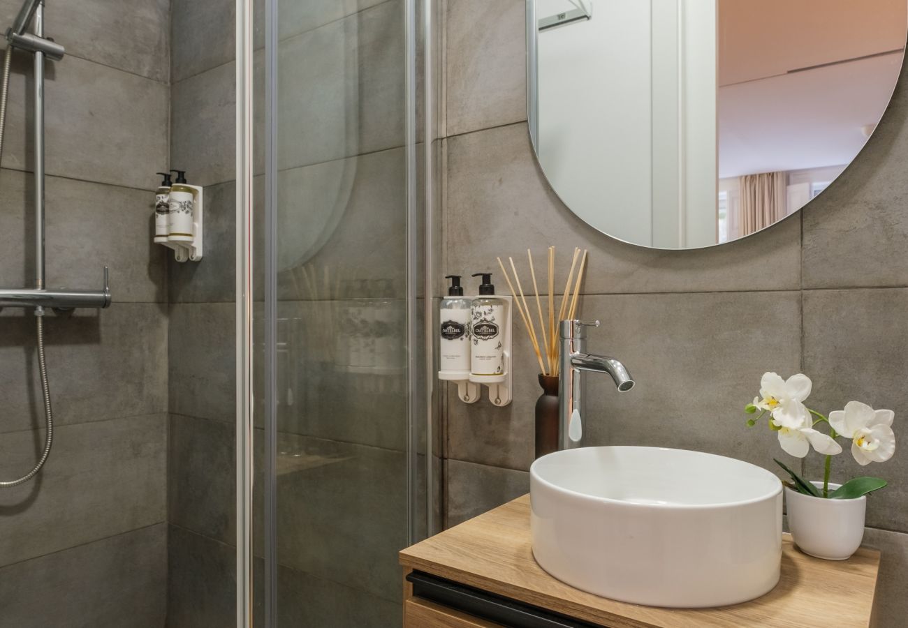 Apartment in Porto - Luxury Studio, with A/C Downtown Porto near Metro