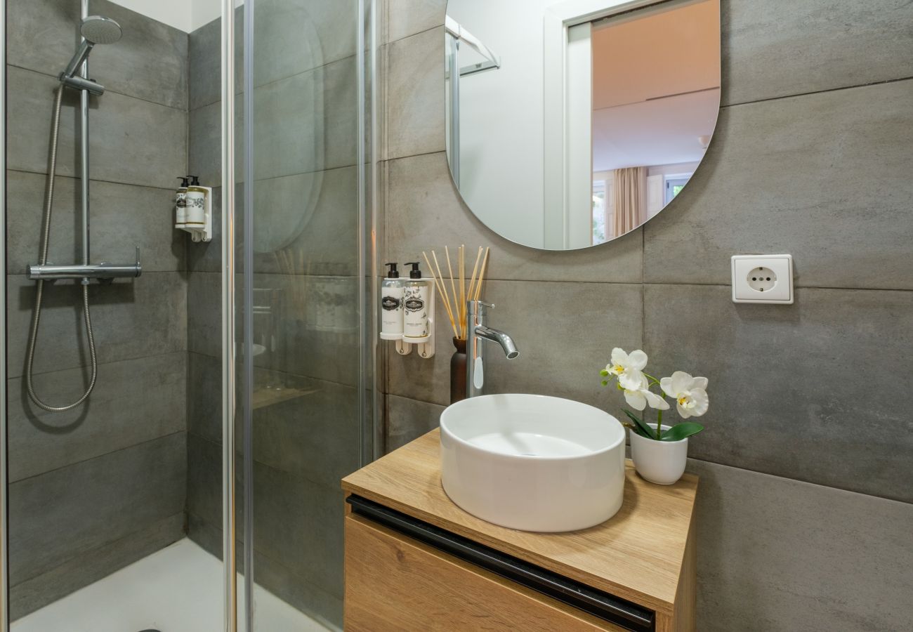 Apartment in Porto - Luxury Studio, with A/C Downtown Porto near Metro