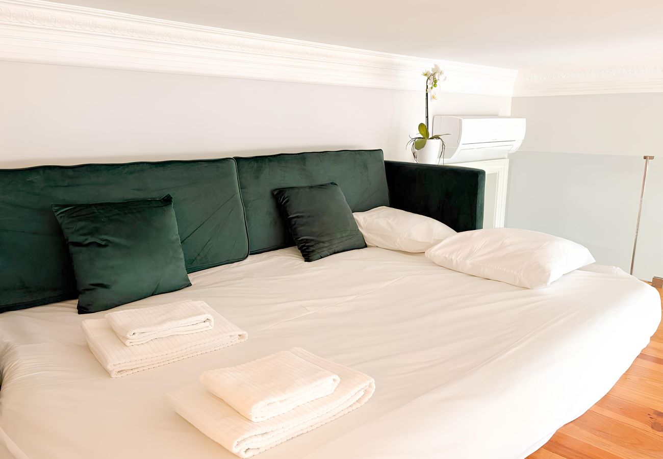 Apartment in Porto - Luxury House with A/C, Downtown Porto near Metro