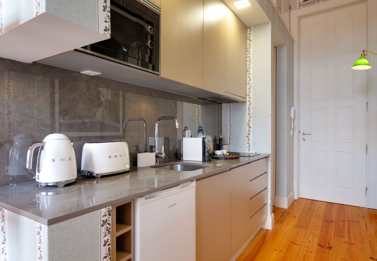 Apartment in Porto - Elegant Ballet House | Metro · Downtown · A/C