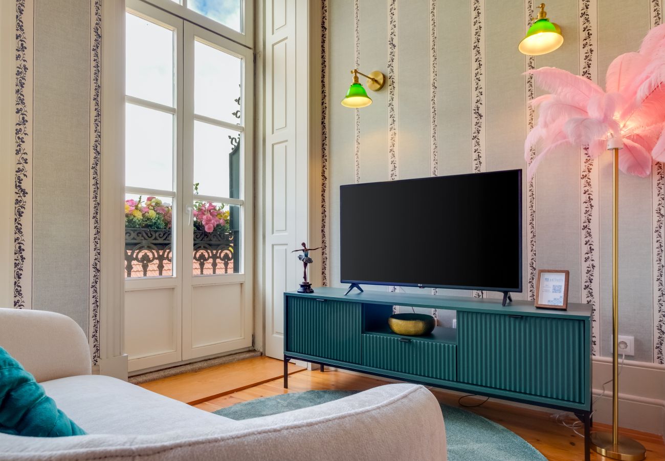 Apartment in Porto - Elegant Ballet House | Metro · Downtown · A/C