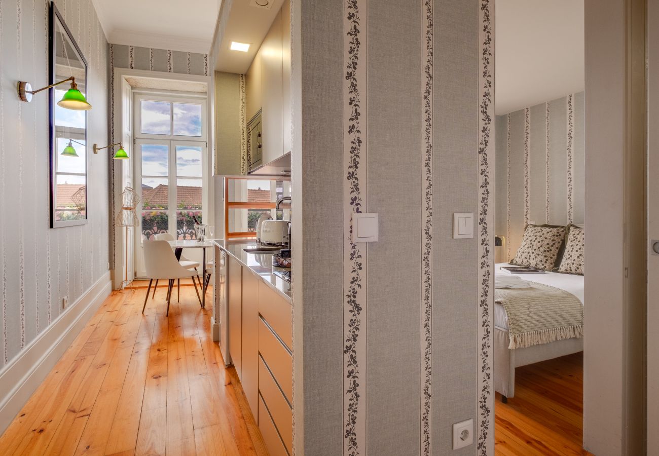 Apartment in Porto - Elegant Ballet House | Metro · Downtown · A/C