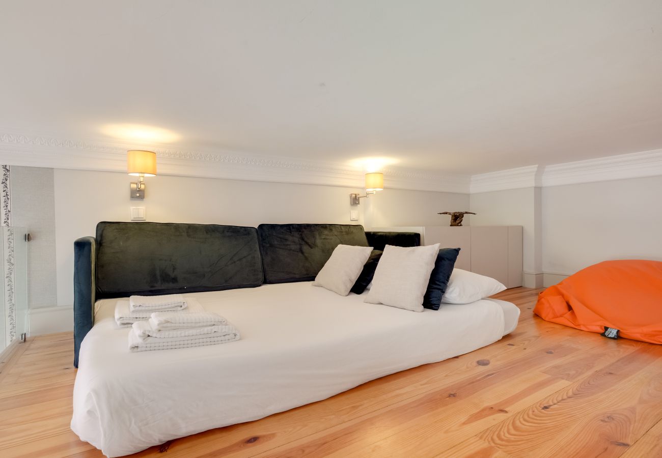 Apartment in Porto - Elegant Ballet House | Metro · Downtown · A/C