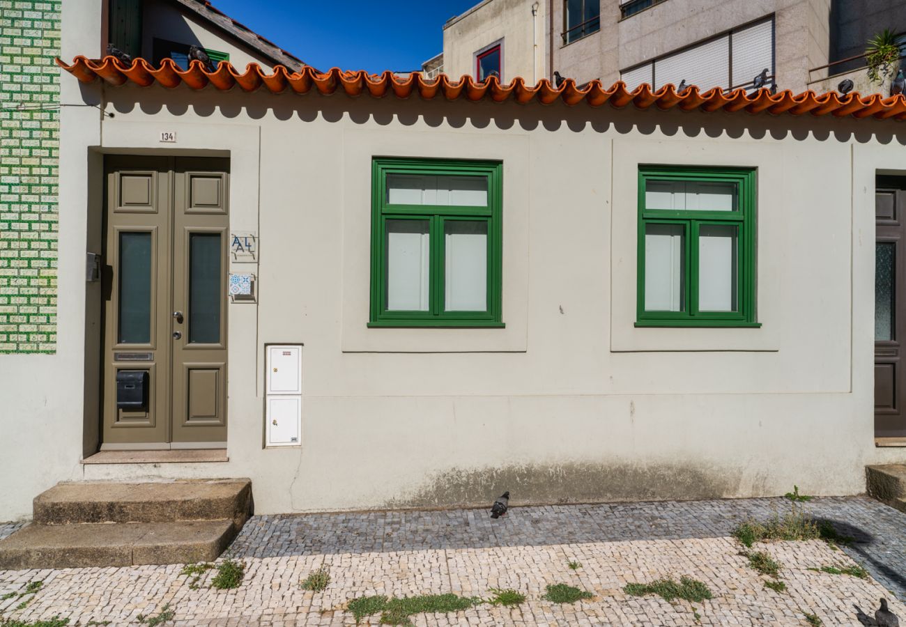 Apartment in Porto - Lovely Nest w/AC, Charm house Downtown Porto near