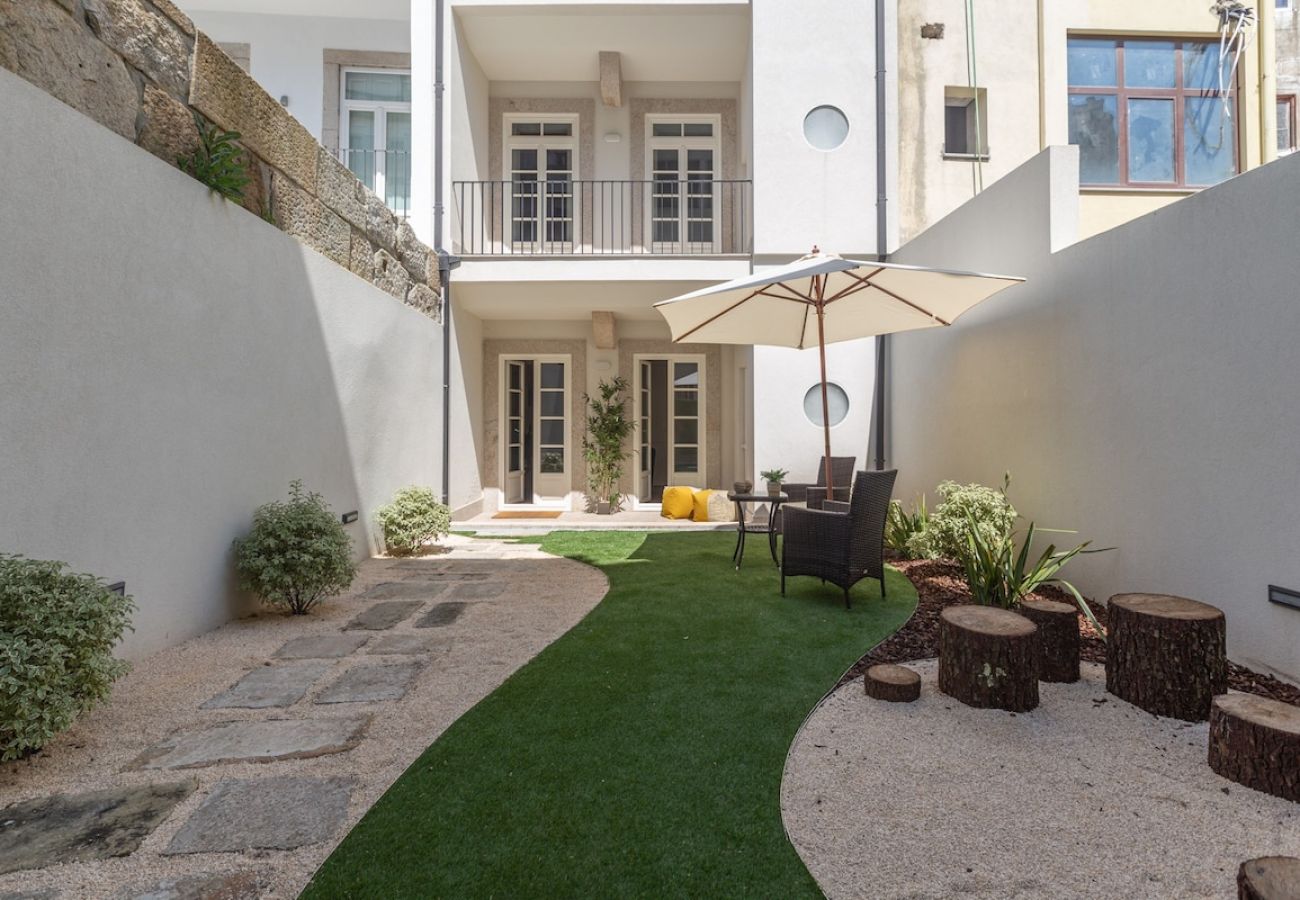 Apartment in Porto - Charm Luxury House Garden AC Metro Downtown Porto