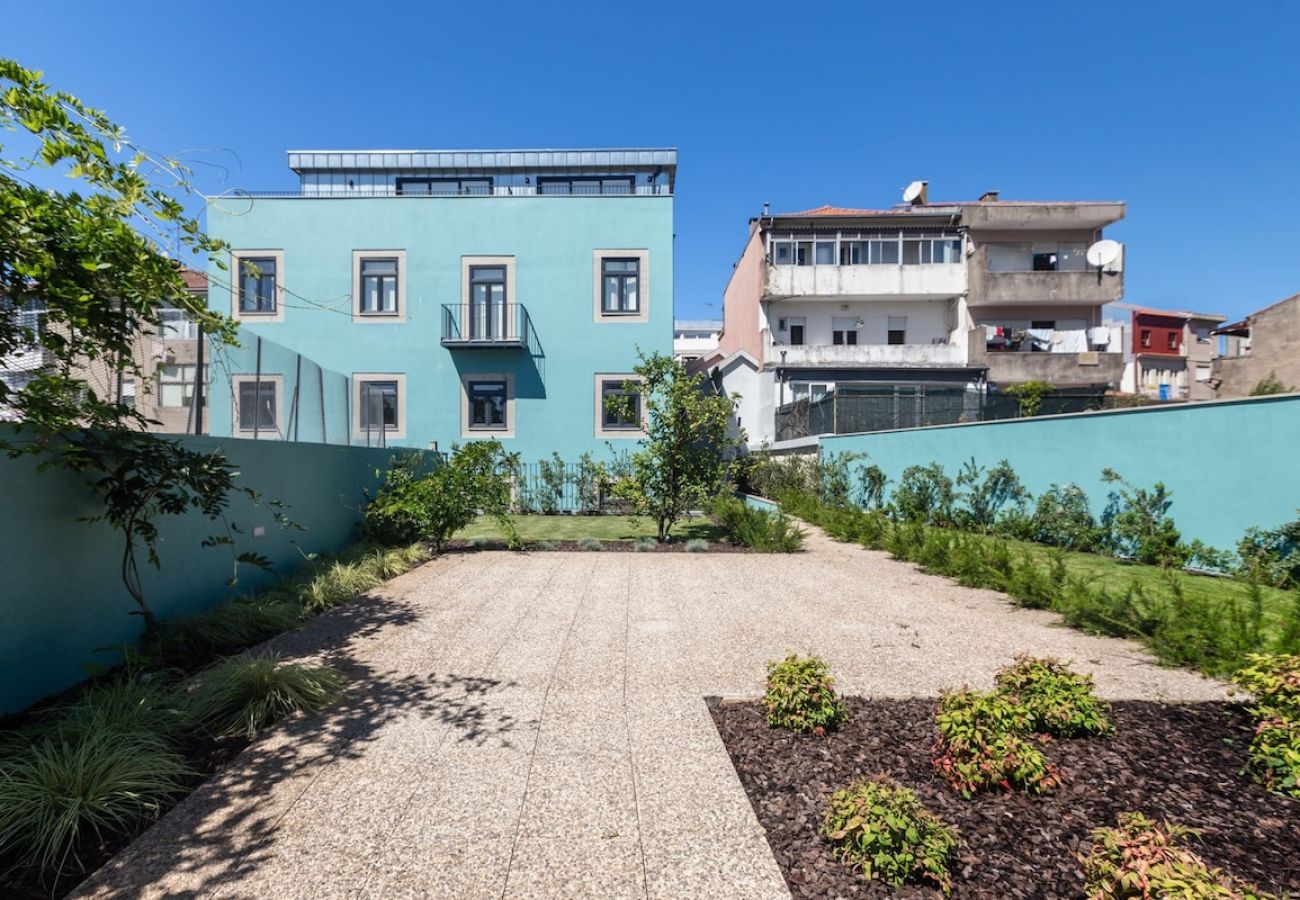 Apartment in Porto - Oporto Swimming Pool House with AC, Downtown Metro