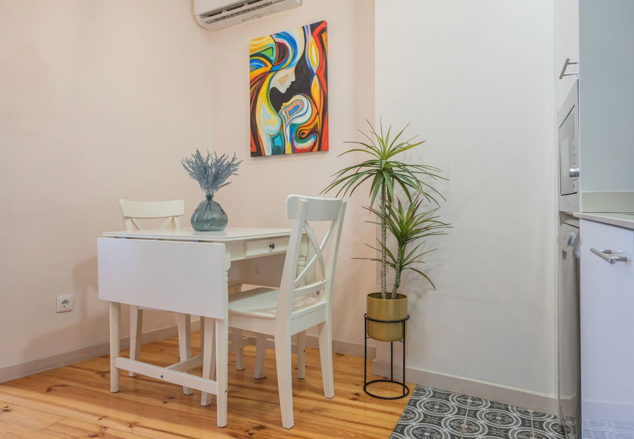 Apartment in Porto - Lovely Charm House Downtown Porto Near metro w/ AC