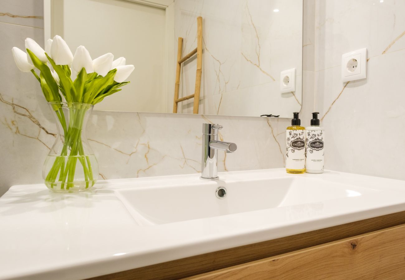 Apartment in Porto - Luxury Style 4 with A/C Downtown Porto near Metro
