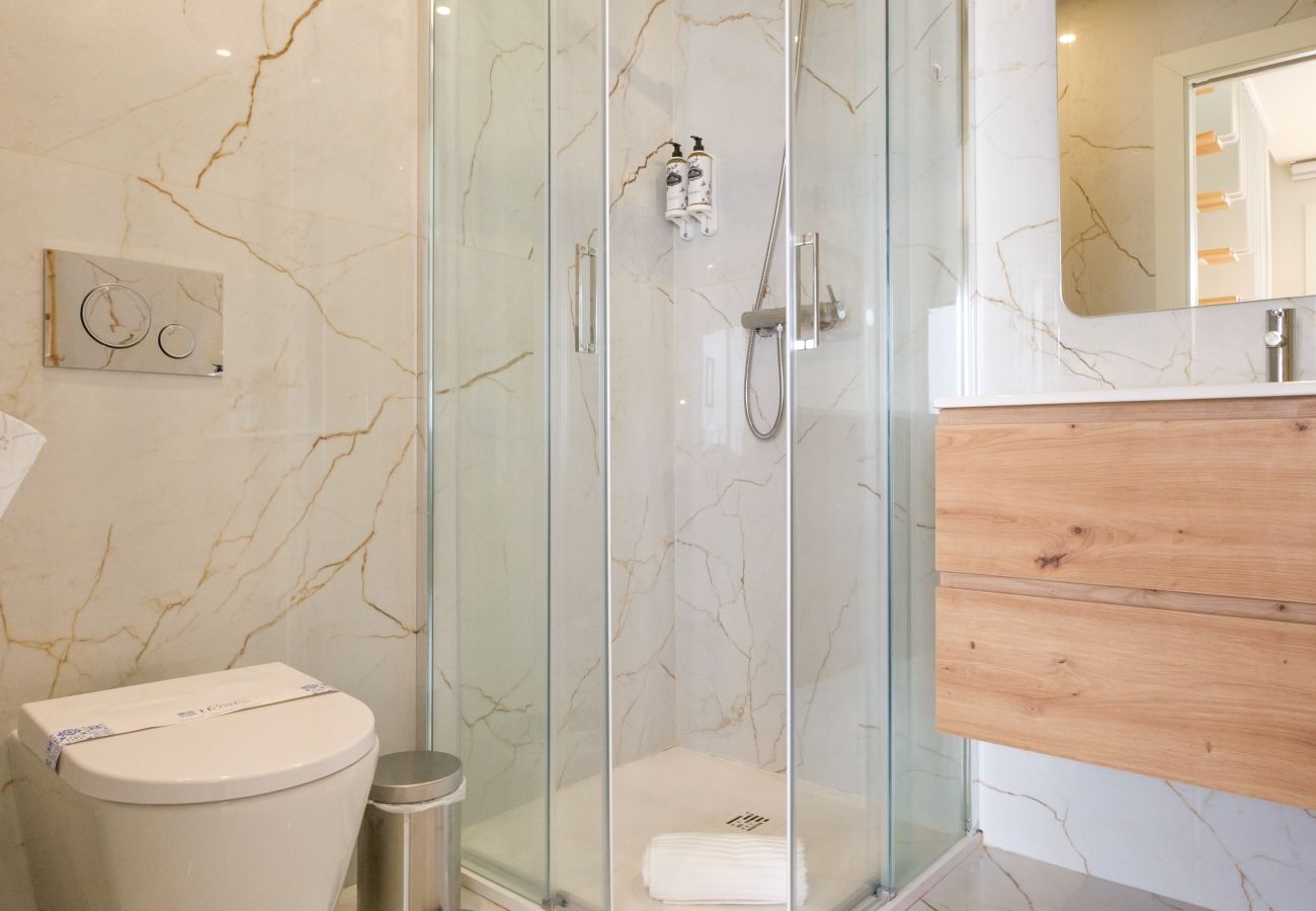Apartment in Porto - Luxury Style 4 with A/C Downtown Porto near Metro