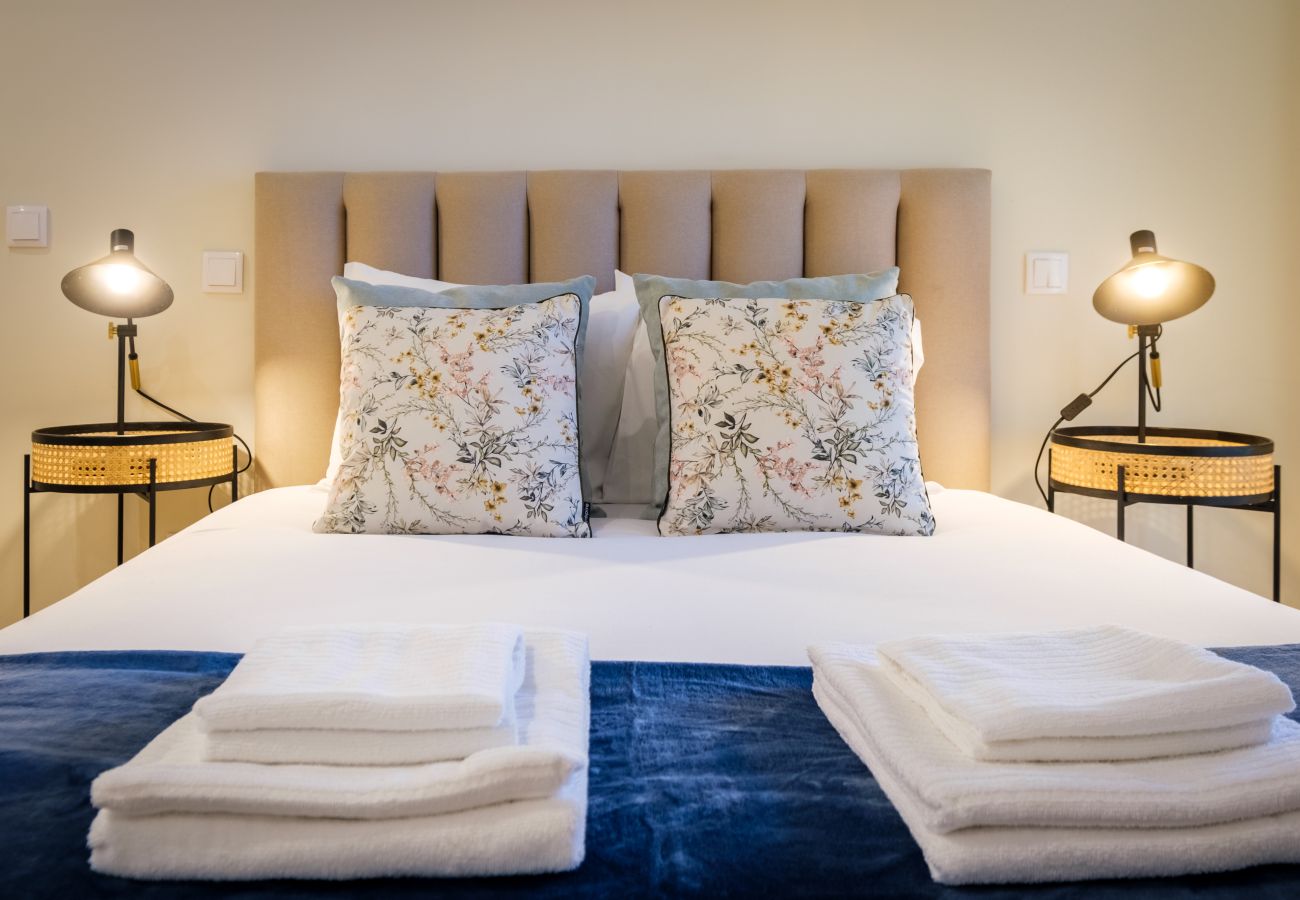 Apartment in Porto - Luxury Style 6 with A/C Downtown Porto near Metro