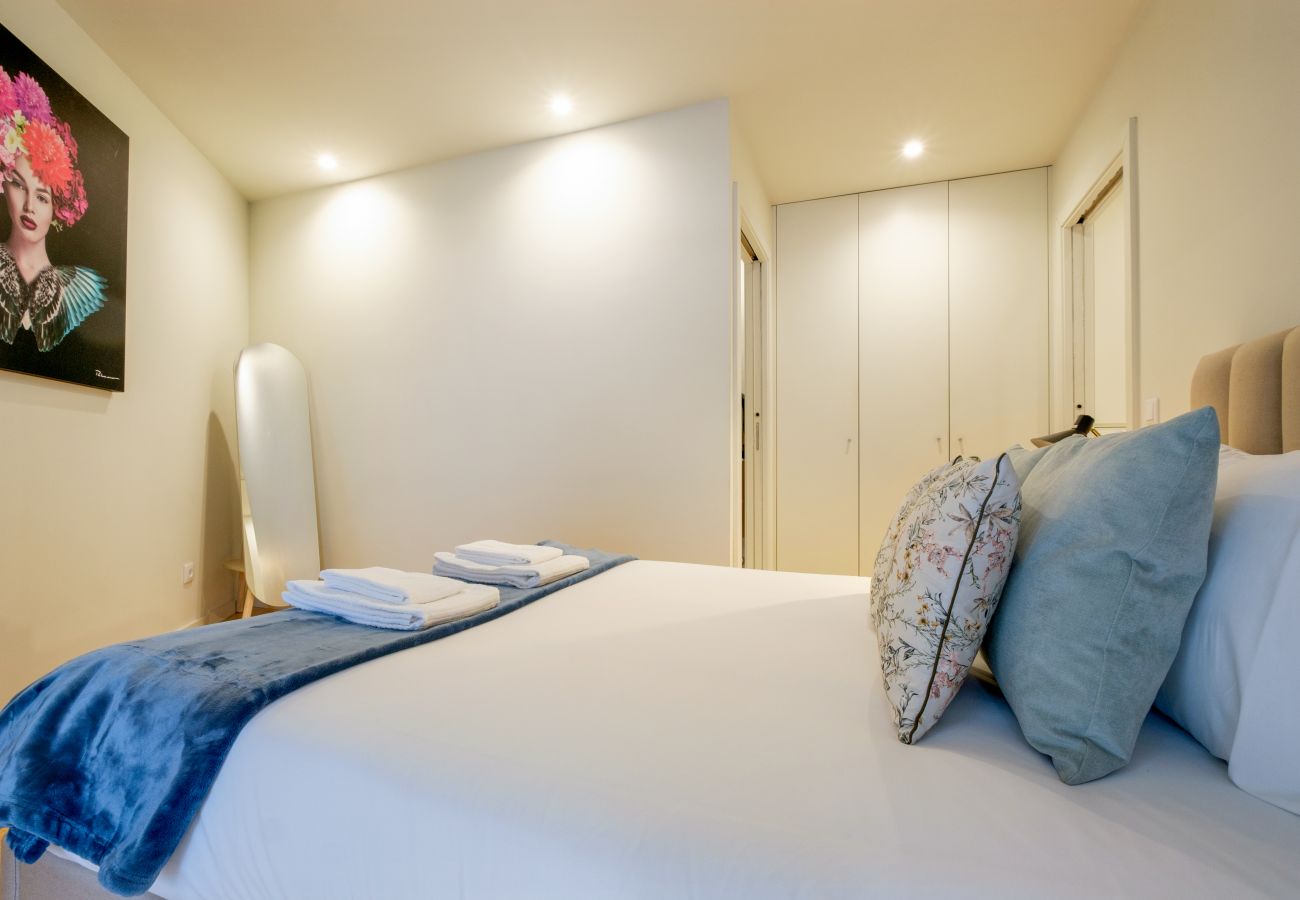Apartment in Porto - Luxury Style 6 with A/C Downtown Porto near Metro