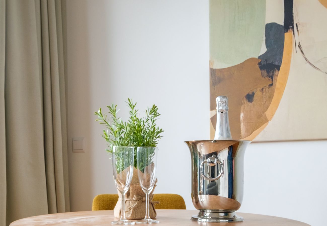 Apartment in Porto - Cedofeita Sunshine Luxury Apartment Downtown Porto
