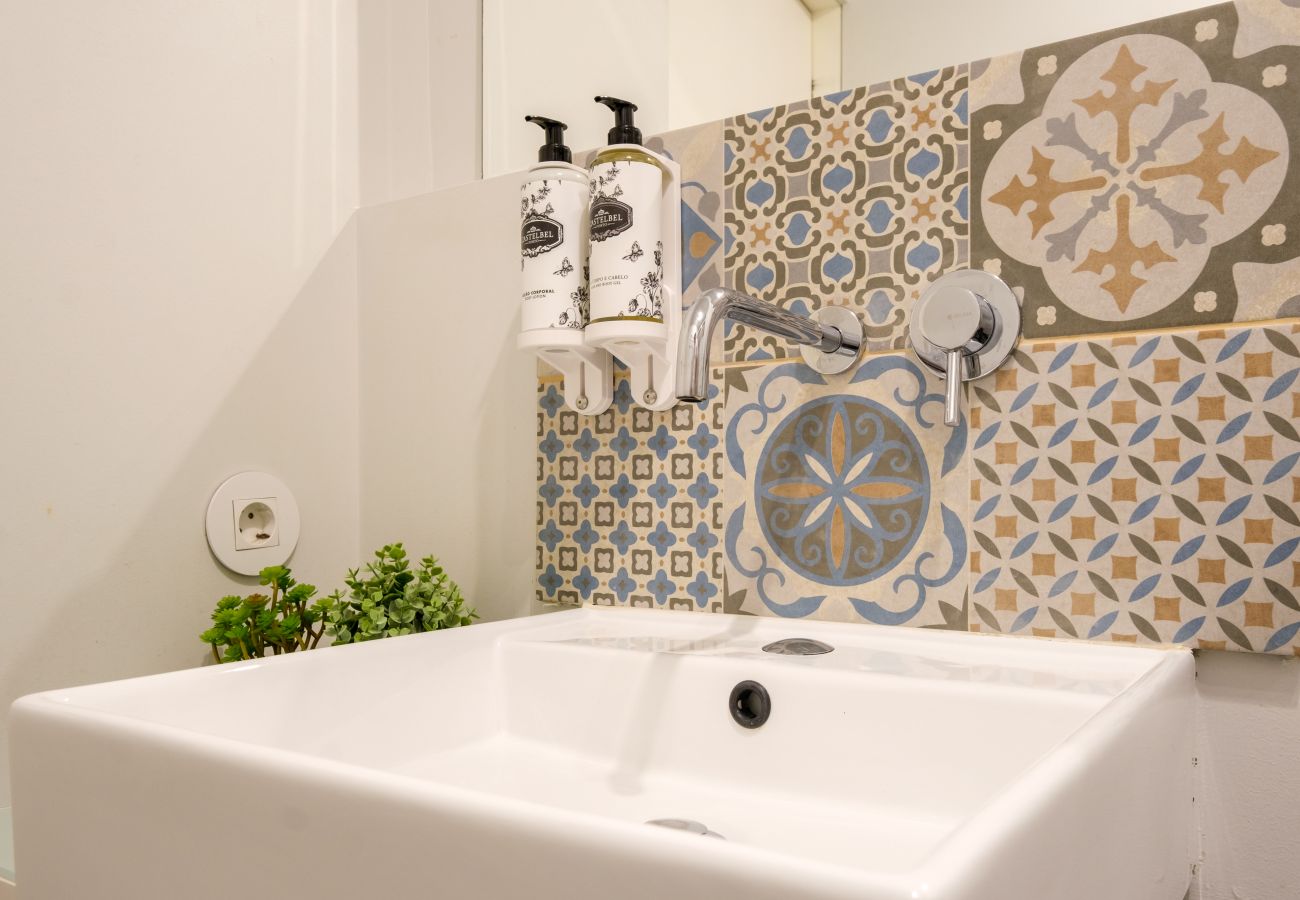 Apartment in Porto - Historic Porto Nook Downtown Porto near metro