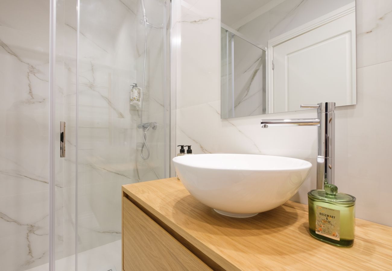 Apartment in Porto - Art Deco 12 Luxury 2BR Apartment Downtown Metro AC