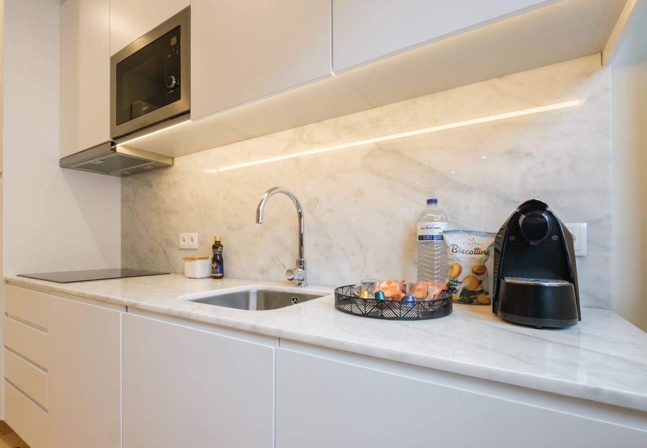 Apartment in Porto - Art Deco 12 Luxury 2BR Apartment Downtown Metro AC